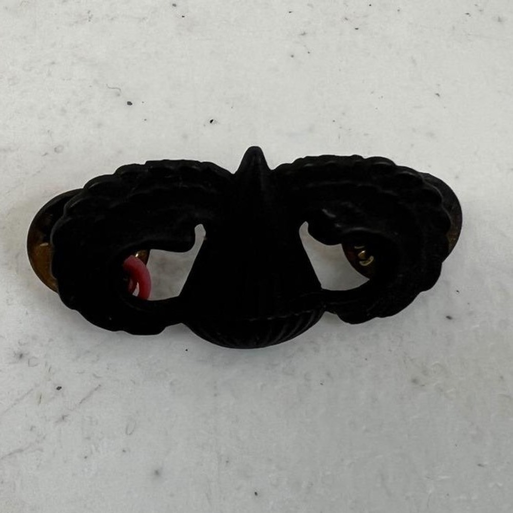 US Army Subdued Parachutist Badge Matte Black Jump Wings Insignia D-22 Pin